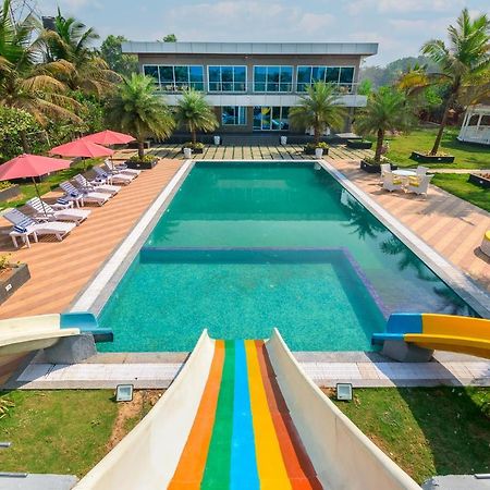 Saffronstays Palm Paradise, Kalyan Khadavli - Swimming Pool With Water Slides, Gazebo And Indoor Games Padghe Dış mekan fotoğraf