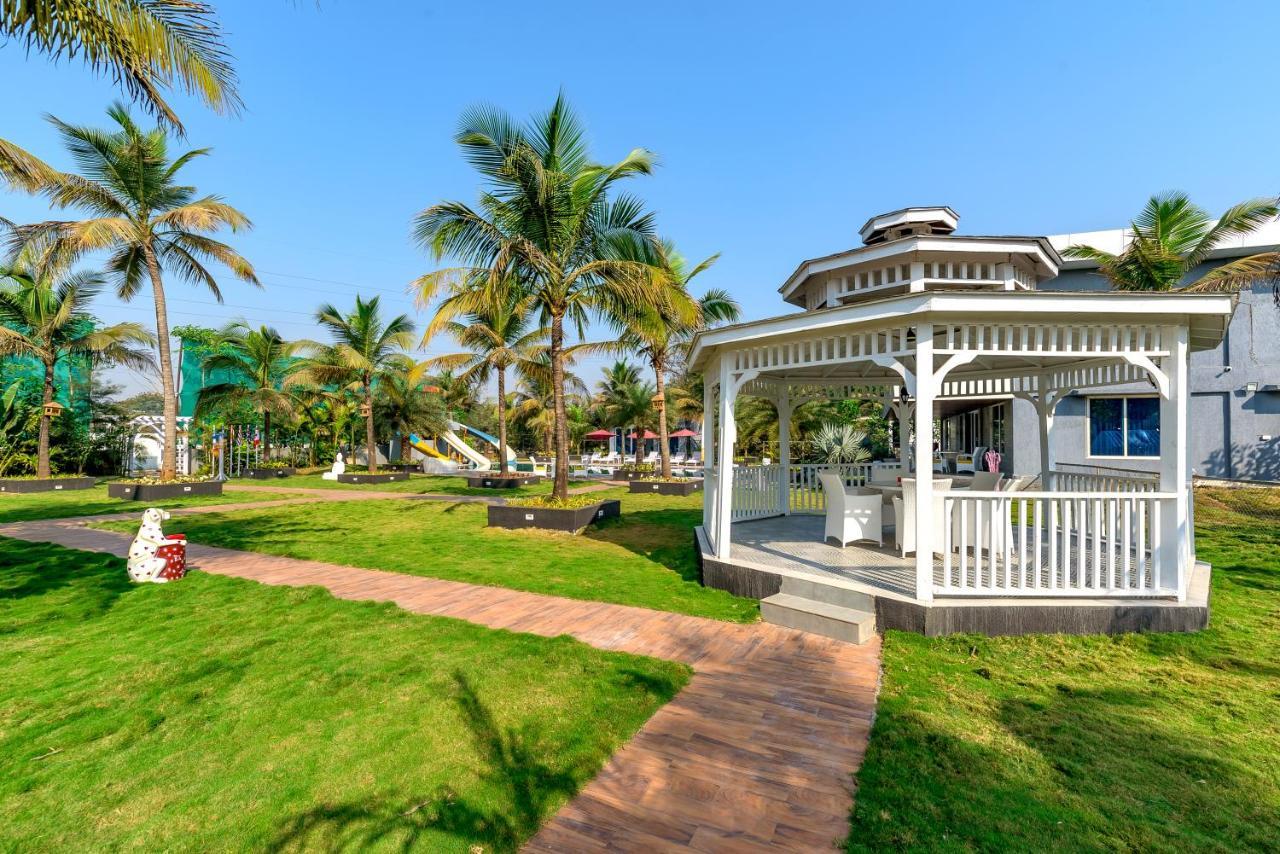Saffronstays Palm Paradise, Kalyan Khadavli - Swimming Pool With Water Slides, Gazebo And Indoor Games Padghe Dış mekan fotoğraf