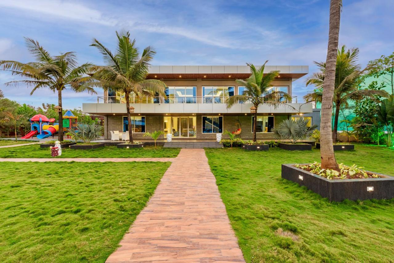 Saffronstays Palm Paradise, Kalyan Khadavli - Swimming Pool With Water Slides, Gazebo And Indoor Games Padghe Dış mekan fotoğraf