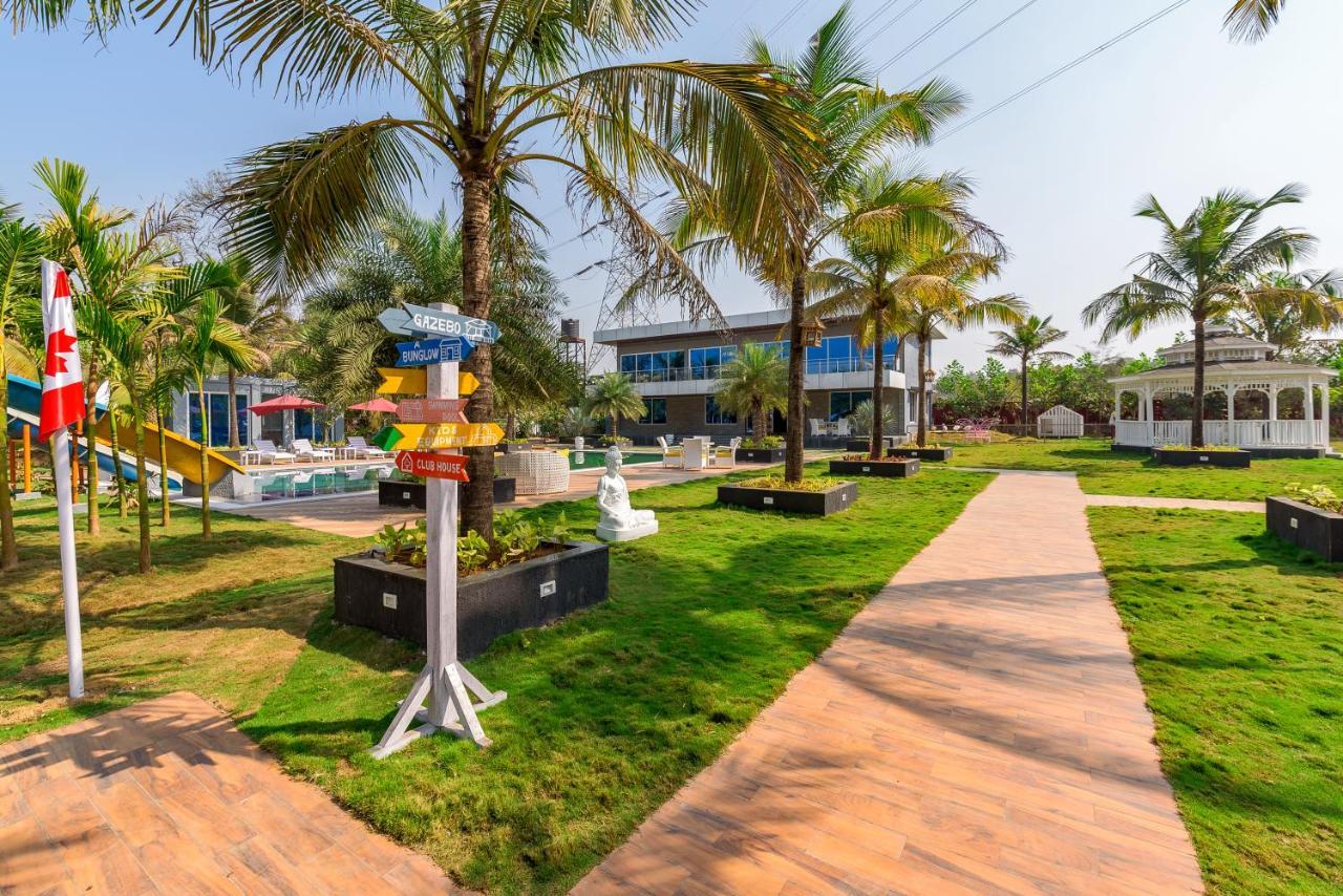 Saffronstays Palm Paradise, Kalyan Khadavli - Swimming Pool With Water Slides, Gazebo And Indoor Games Padghe Dış mekan fotoğraf