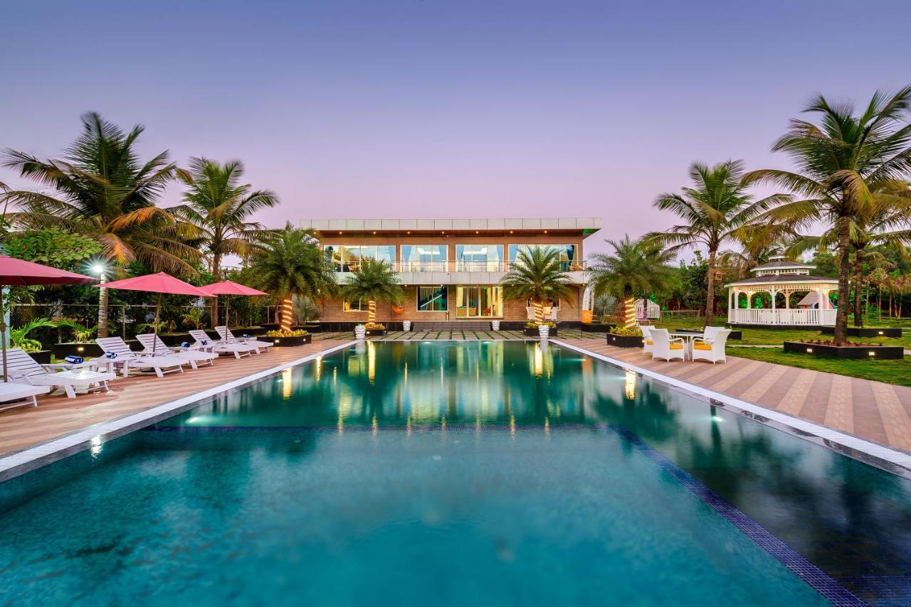 Saffronstays Palm Paradise, Kalyan Khadavli - Swimming Pool With Water Slides, Gazebo And Indoor Games Padghe Dış mekan fotoğraf