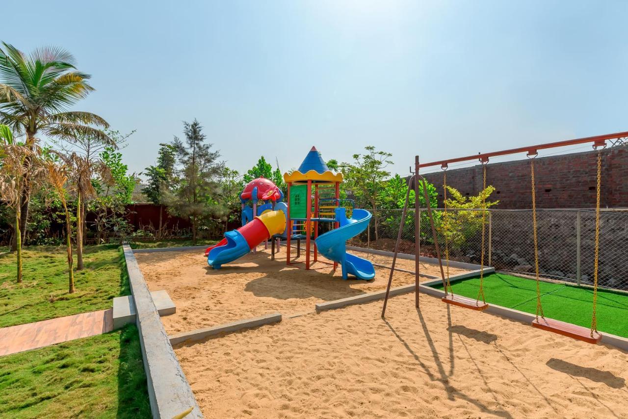 Saffronstays Palm Paradise, Kalyan Khadavli - Swimming Pool With Water Slides, Gazebo And Indoor Games Padghe Dış mekan fotoğraf