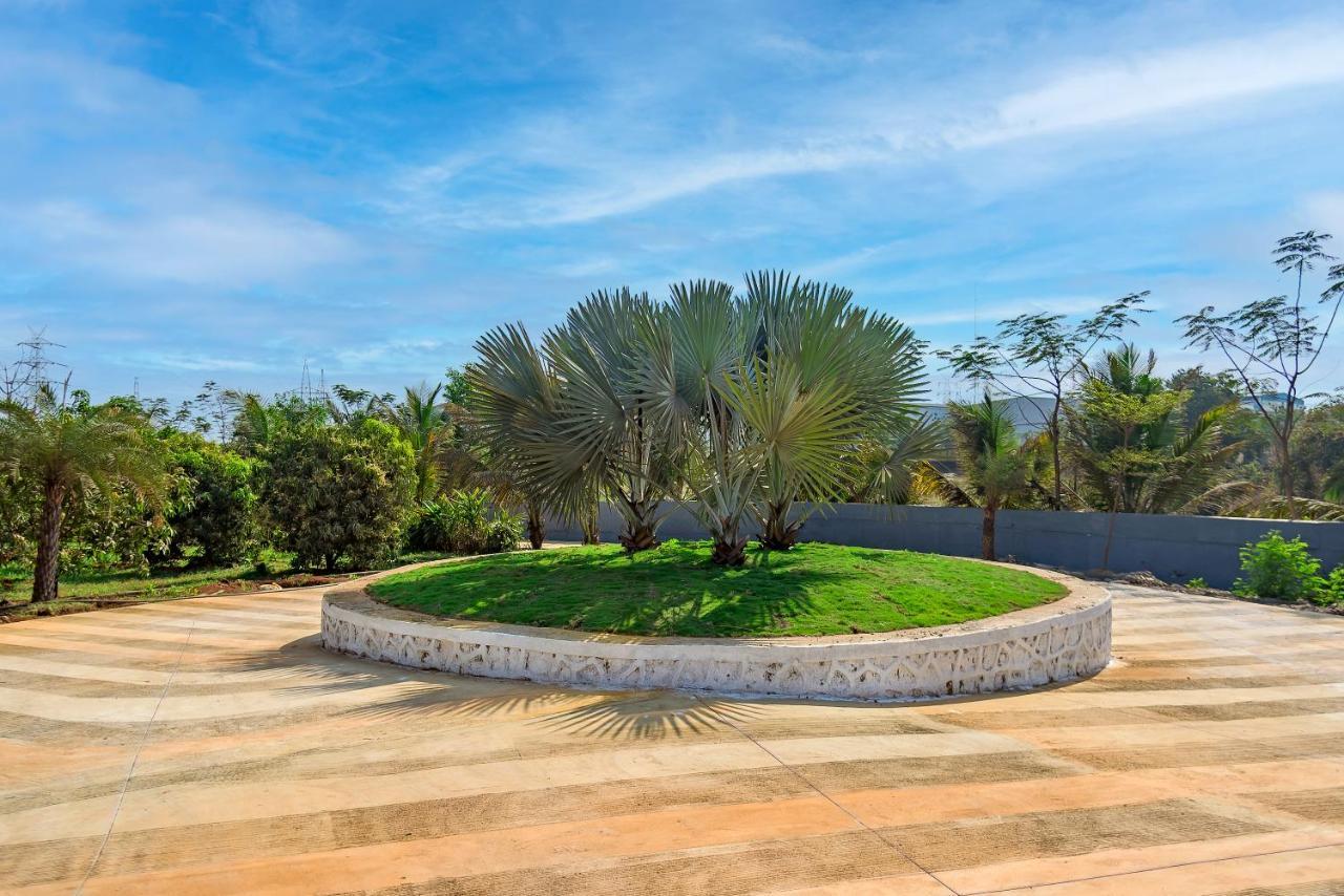 Saffronstays Palm Paradise, Kalyan Khadavli - Swimming Pool With Water Slides, Gazebo And Indoor Games Padghe Dış mekan fotoğraf