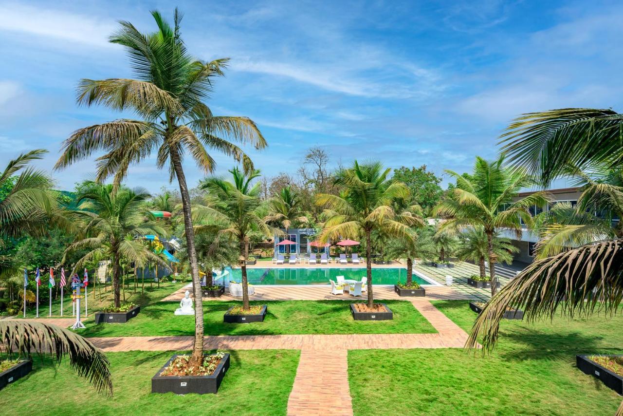Saffronstays Palm Paradise, Kalyan Khadavli - Swimming Pool With Water Slides, Gazebo And Indoor Games Padghe Dış mekan fotoğraf